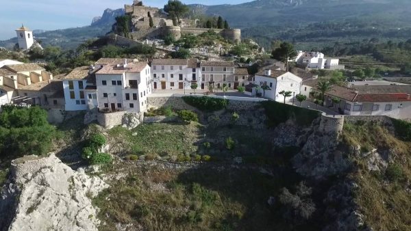 Guadalest en Alicante con tu coche de alquiler